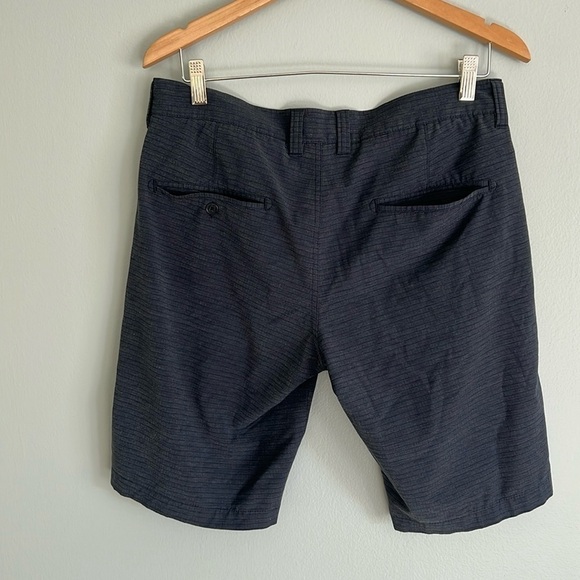 TRAVIS MATHEW MENS BECK PERFORMANCE GOLF SHORTS 32 WAIST - Picture 2 of 7